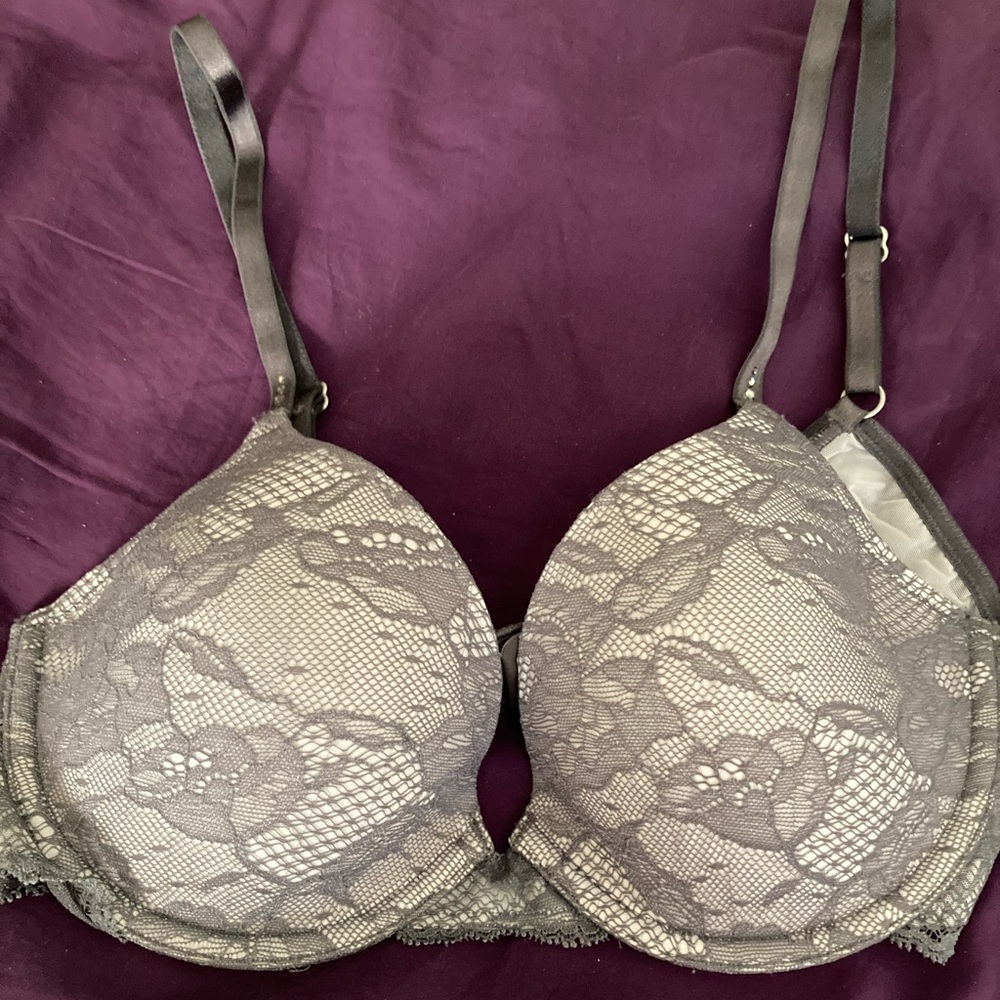 Victoria’s Secret NWOT grey lace bra 34C